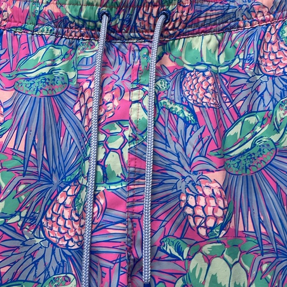 Vineyard Vines Men’s chappy swim trunks - size L - Picture 2 of 2